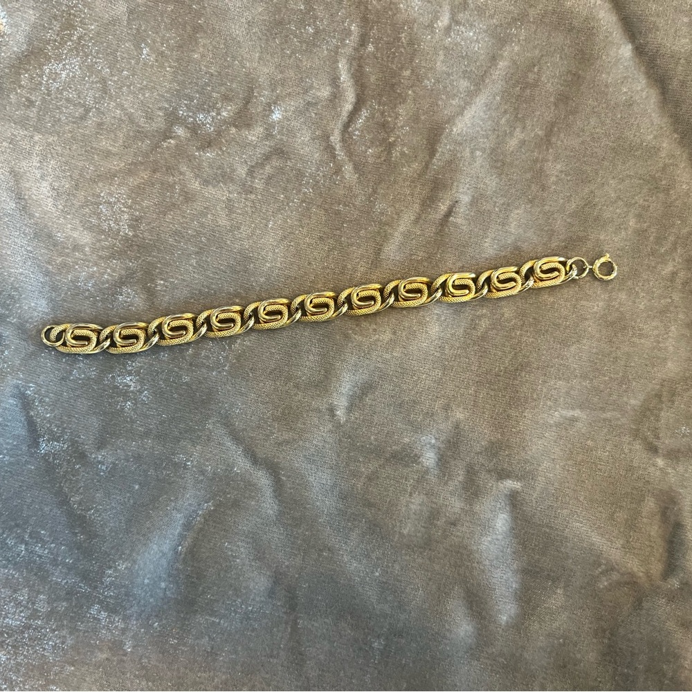 Vintage Gold Tone Textured Link Bracelet - Picture 6 of 6